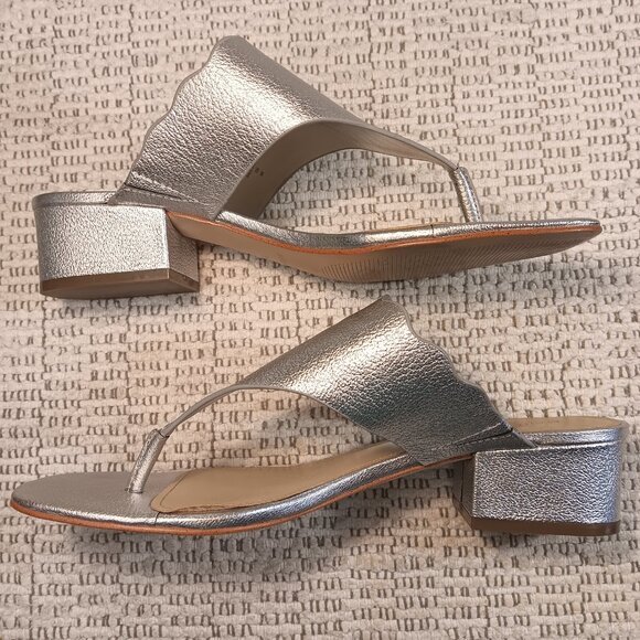 Marc Fisher 'Veva' women's silver metallic scallop edge thong sandals sz 10 M - Picture 4 of 13